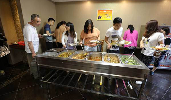什么是團膳服務(wù),食堂是否屬于團膳膳食？